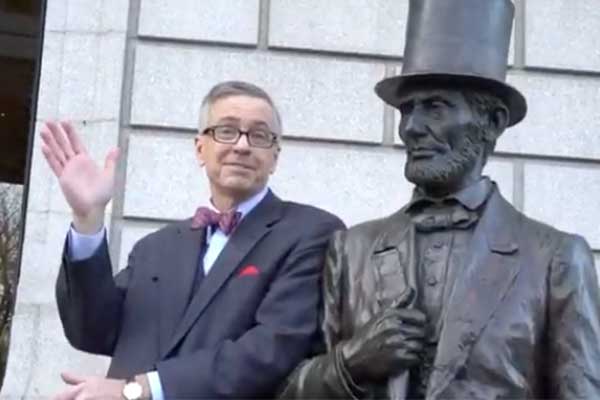 Professor B posing with statue of Abraham Lincoln