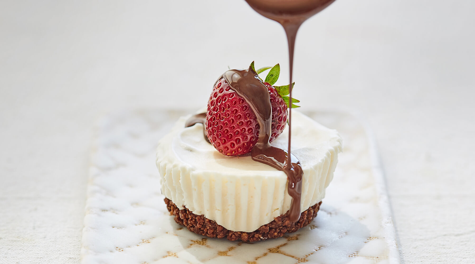 Image of AMERICAN HERITAGE® Chocolate No-Bake Mini Cheesecakes with DOVE PROMISES® Milk Chocolate Candy